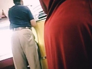 Fat Arab Marocain Arse im roten Fend for oneself