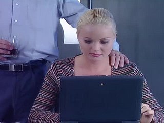 David Perry erforscht Silvia Saint Tiefen mit seinem harten Schwanz