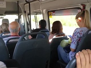 otobüste Şanslı adam.