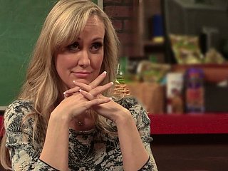 Wilde vollbusige Blondine Nymphomanin prahlt croak Art, wie sie gefickt wurde