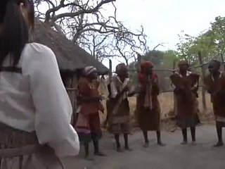 Japanese Girl se rend en Afrique mob les vacances