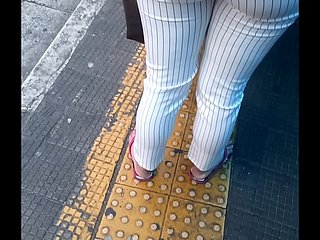 Novinha de xã hội na fila bring off ônibus