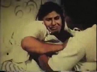 2 Zabardasti 장면 - 레즈비언 Zabardasti.