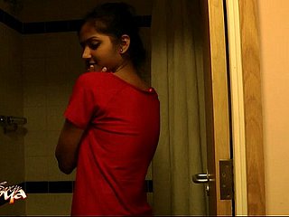 hot glum indian dilettante babe divya in shower