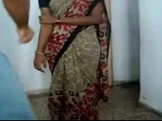 舔kaamwali bai meena的肚脐