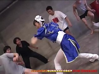 Chun-li Cosplay日本宝贝摸索着巨大的布克克克克邦邦