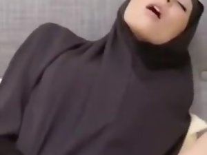 สตรีส์จากลอนดอนถูหีเธอพยายามที่จะ Cum