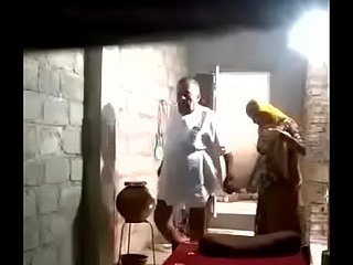 Vieil homme indien baise randi
