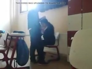 sinifta sakso cekiyor turc