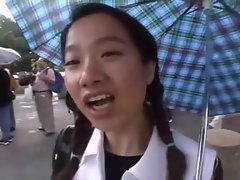 Jap kencing di luar ruangan