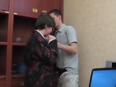 Interessante MILF relative to kousen heeft behoefte aan een jonge lul
