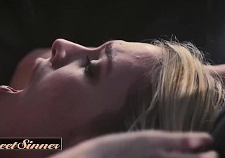 Sweetsinner-ホットブロンドのベビーシッターケナジェームズファック既婚男