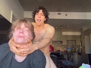 彼の熟女の隣人をクソしているアラブサイコ