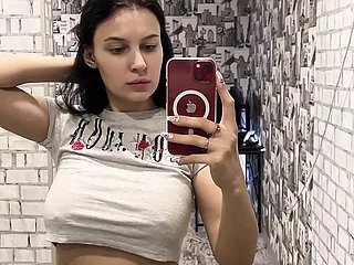 19yo bộ ngực tự nhiên khổng lồ recoil tiktok khiêu vũ