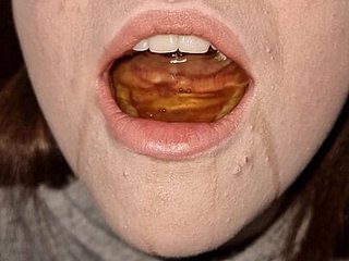 J'adore boire sa pisse jaune