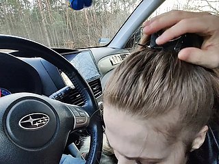 Mamada apasionada en el coche