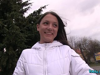 俄罗斯Yammy青少年惊人的POV性爱