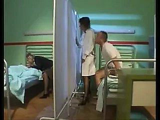 خواتین نرس نے ایک گرم اسپتال 4 وے شروع کیا