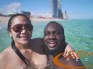 การผจญภัยเปลือยของฉันที่ Miami Run aground