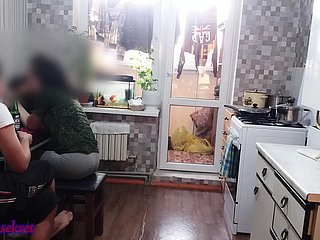 Mąż odszedł, a jego żona została pieprzona przez jego najlepszego przyjaciela