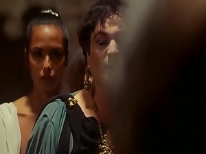È richiesta discrezione da parte dello spettatore
