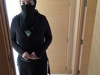 英国变态在头巾中操他成熟的埃及女仆