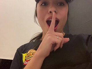A garçonete quer que você guarde o segredinho sujo dela... Por que você faria isso?