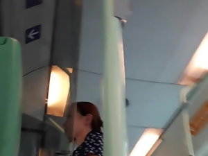 Cully pierna se separó maduro en el autobús