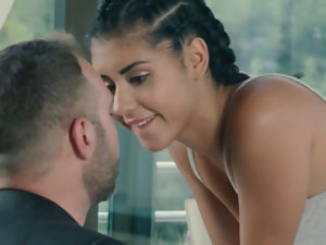 Elle aime se faire baiser par son tuteur