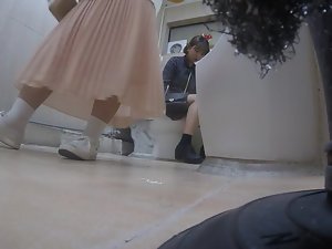 الكورية الفتاة باستخدام المرحاض جزء 4