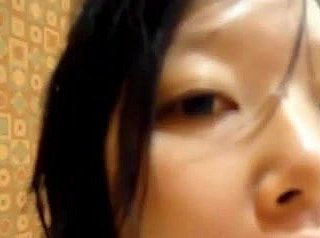 Еще одна симпатичная китаянка со спермой в рот