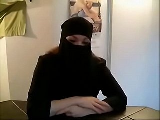 عذراء عربية جميلة ر.