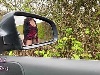 أفضل صديقات MILF أمي مارست معي الجنس هناك في سيارتها