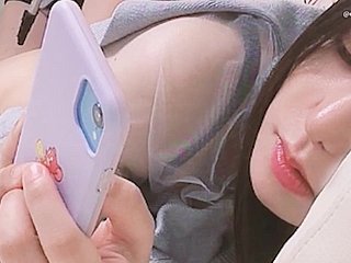 日本业余无尽性爱脱掉她的衣服然后插入她。
