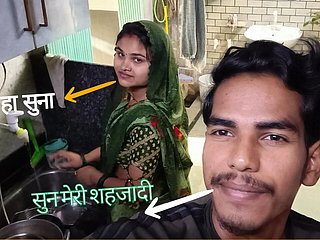 भारतीय भाभी अपनी पीठ पर बर्फ की मालिश के बाद अपने देवर के साथ कठोर और कठोर गुदा मैथुन के लिए शरारती हो जाती है हिंदी में -Snapchat143 द्वारा