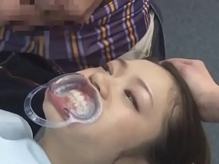 طبيب أسنان ياباني