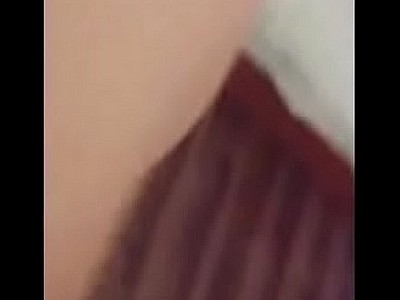 性感美少妇弄坏酒店蓬头联系水电工来修理然後故意让浴巾脱落勾引