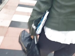 Spuszczanie na seksowną dziewczynę w publicznych 2