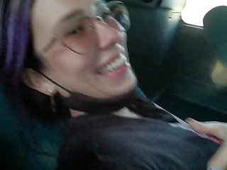 Fellation et baise avec creampie dans un bus de succour nurture
