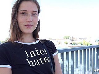 ドイツスカウト - 貧乳フィットネスモデルミナKがロストプレイスベルリンでキャスティングファックを誘惑