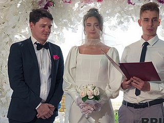 婚礼上，饥渴的婊子们用肛门冲击大屌
