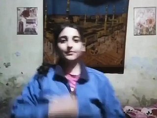 Когда я дома один, снимаю видео для своих фанатов