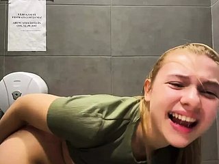 Primera vez groom doble penetración. Sexo anal groom una polla enorme.