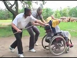 تُثبت هذه العاهرة العجوز شهيتها النهمة للجنس العنيف وهي تُلقى بقوة على المرتبة. يرتد ثدياها المترهلان بعنف بينما يضرب قضيب ضخم فرجها المتجعد بلا رحمة. مكبلة ومكممة، لا تستطيع سوى الأنين من خلال كمامة مؤقتة بينما تُثبت يداها فوق رأسها. يصفع الفحل العدواني مؤخرتها المترهلة حتى تحمر، ثم يلف يديه حول حلقها، قاطعًا عنها الهواء بينما يدفع بقوة في فتحتها المنهكة. على الرغم من سنها، فإن فرجها الخبير يمسك قضيبه بقوة، ويمتصه بشراهة. كل دفعة وحشية تُرسل موجات صدمة عبر جسدها، مما يجعلها تسيل سوائلها على فخذيها المرتجفتين بينما تُستغل كدمية جنسية رخيصة تتوق لأن تكون.