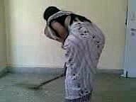 البنغالية دس زوجة المنزل يضرطن مثير وحده