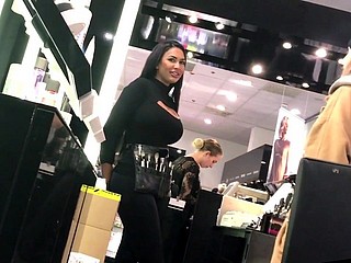 MILF busty สุด ๆ ให้กับ Aggravation ใน SPANDEX