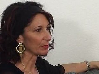 cornée rétro italien MILF espionne X-rated gold habillé en bas blancs