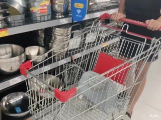 [Anteprima] Kylie_NG schizza dappertutto il suo buggy Dopo lo shopping in un supermercato