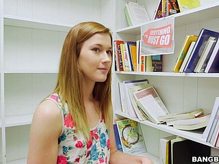 beauté rousse Alaina Dawson obtient foré à la caméra POV