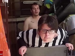Ze springt als een varken in de opslag. Homemade amateur voyeur spycam RAF112